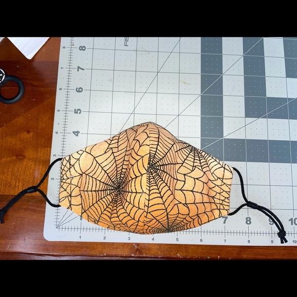 Halloween spider webs face mask - Picture 4 of 6